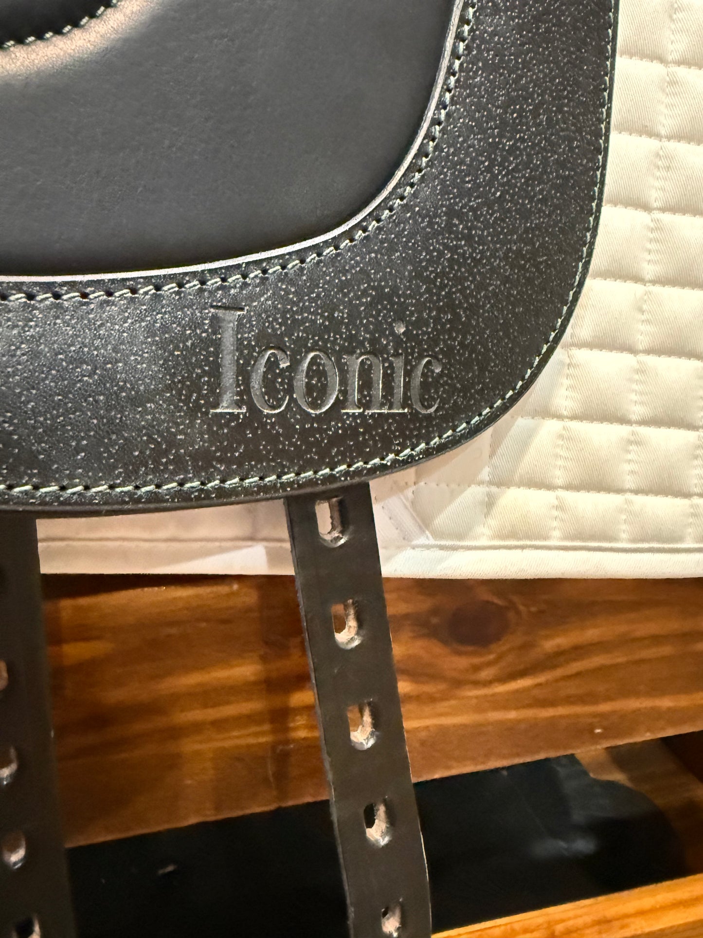 Black Country Iconic Dressage Saddle – 17.5” MW - DEMO