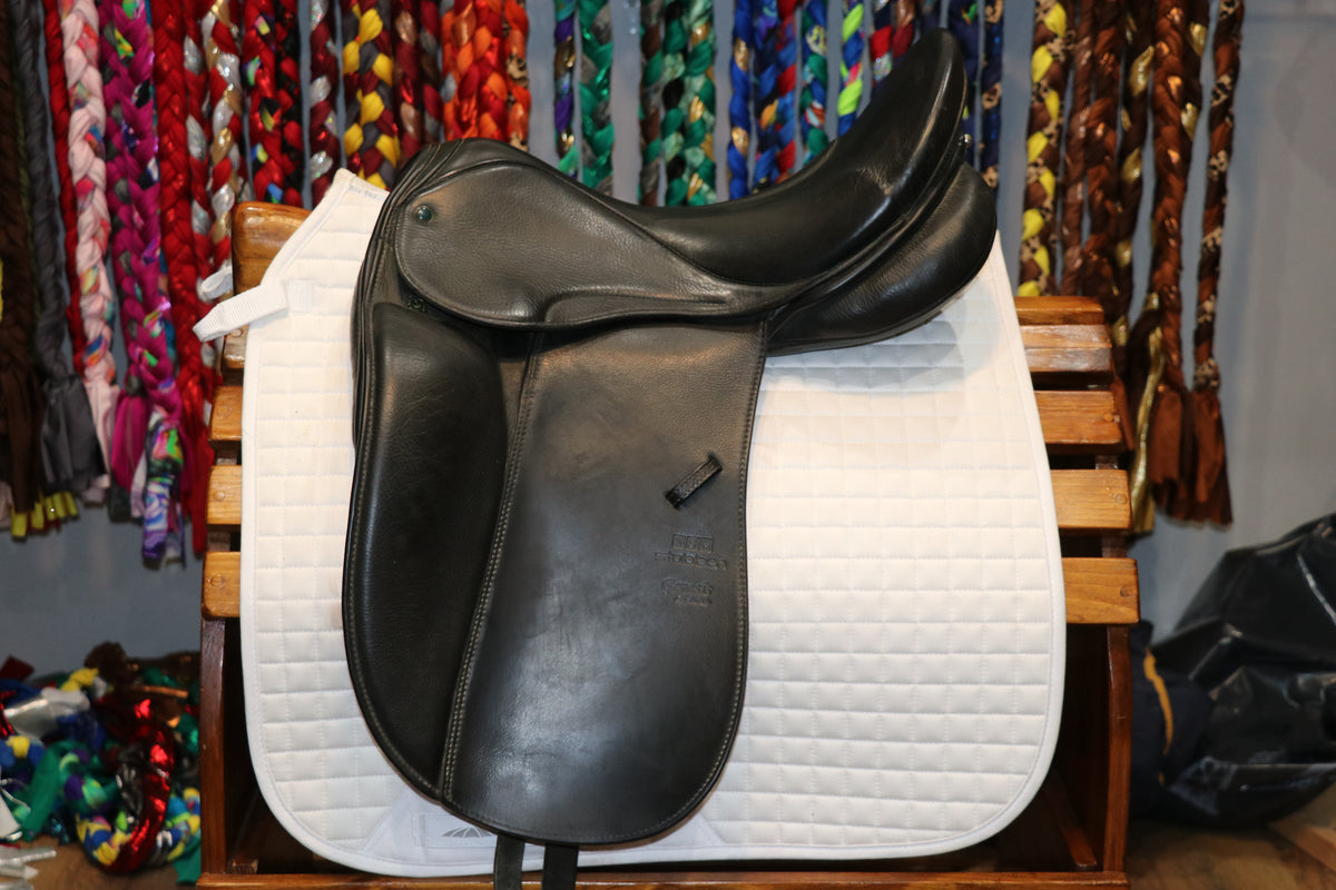 Stubben Stubben Genesis Deluxe Dressage Saddle – 17” seat - USED