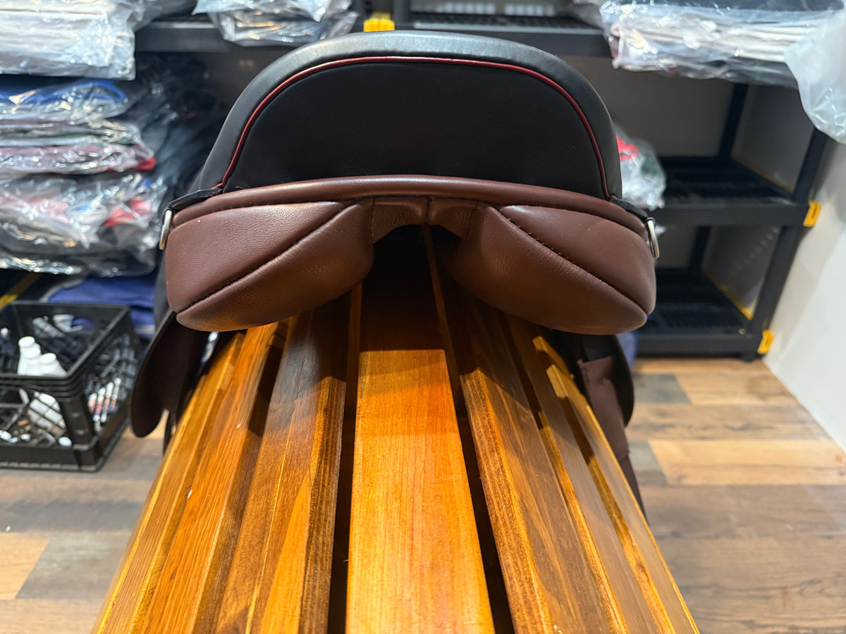 Black Country Ricochet Jump Saddle –17.5” Seat - DEMO