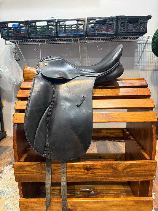 Collegiate Dressage saddle – 17” seat - USED