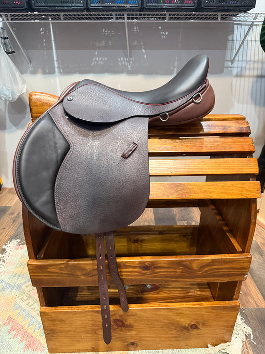 Black Country Ricochet Jump Saddle –17.5” Seat - DEMO