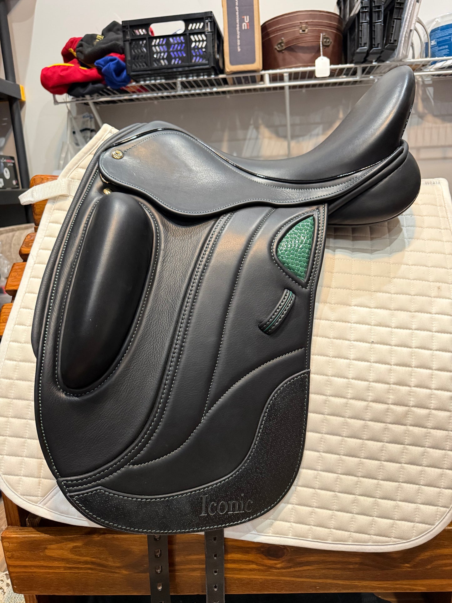 Black Country Iconic Dressage Saddle – 17.5”  MW - DEMO