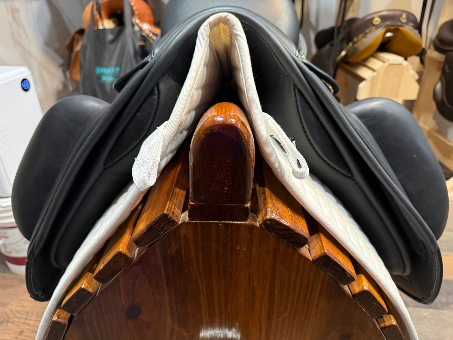 Black Country Iconic Dressage Saddle – 17.5”  MW - DEMO