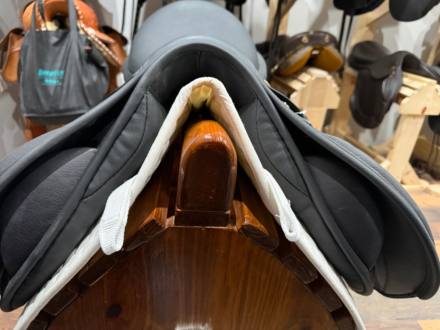 Black Country Wexford Jump Saddle – 17.5”  MW - DEMO