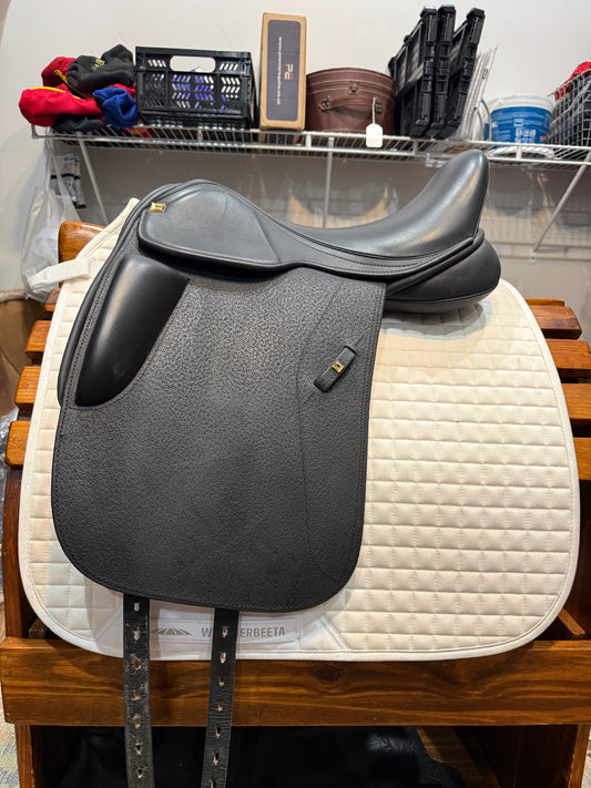 Black Country Dante Dressage Saddle – 17.5”  MW - DEMO