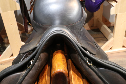 Black Country Wexford Jump Saddle – 17.5” seat - Used