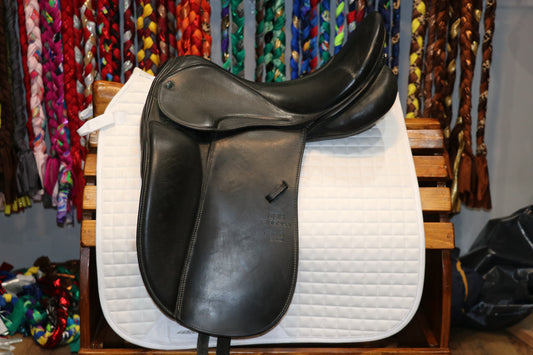 Stubben Stubben Genesis Deluxe Dressage Saddle – 17” seat - USED